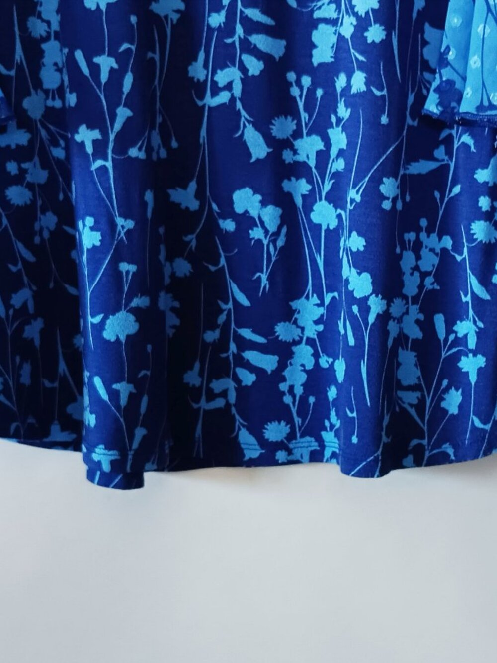 KIM & CAMI Blue Floral Blouse Size M - Picture 8 of 11